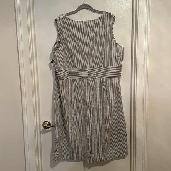 Mid length seersucker dress - Picture 2 of 4